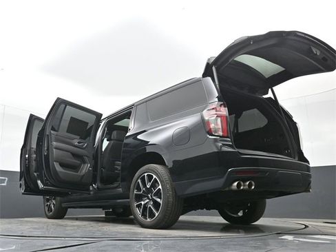 Used 2022 Chevrolet Suburban RST w/ Sport Performance Package image 58