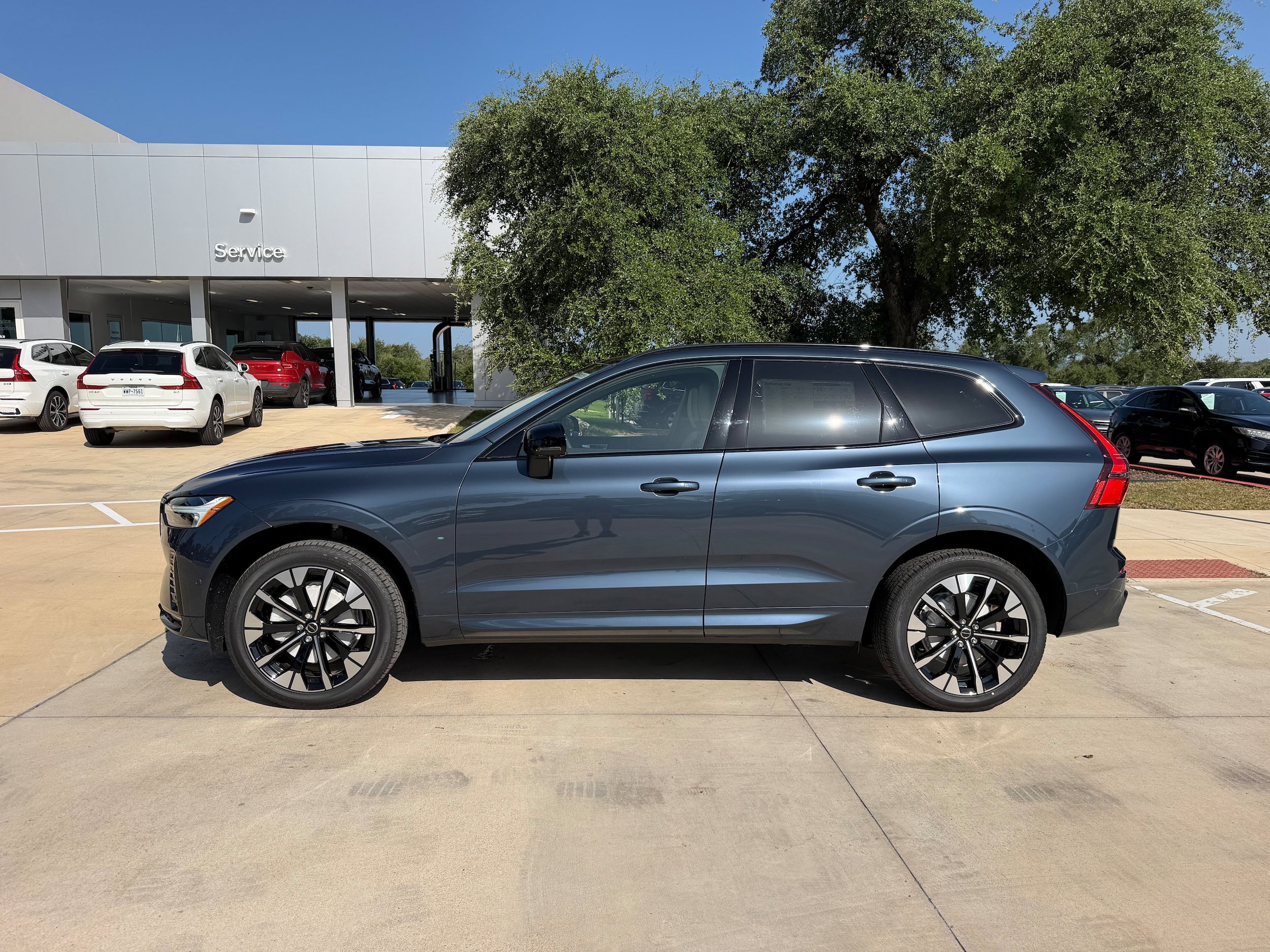 New 2026 Volvo XC60 B5 Plus w/ Protection Package Premier AWD/4WD image 3