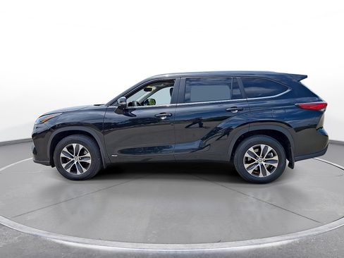 Used 2023 Toyota Highlander XLE AWD/4WD image 5