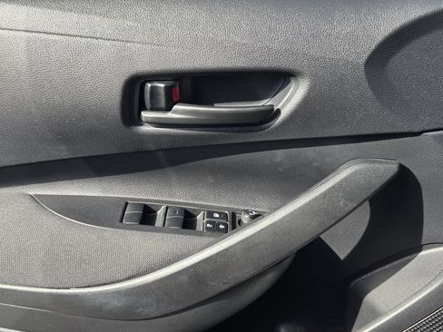 Used 2025 Toyota Corolla LE FWD image 11