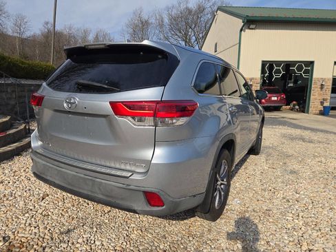Used 2018 Toyota Highlander XLE AWD/4WD image 6