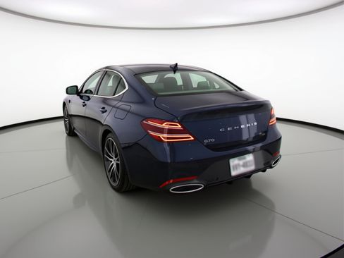 Used 2025 Genesis G70 2.5T image 6