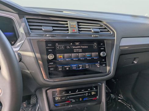 Used 2023 Volkswagen Tiguan SE w/ Panoramic Sunroof Package FWD image 20