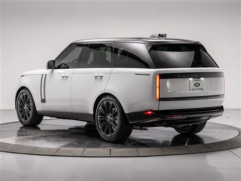 Used 2026 Land Rover Range Rover SE AWD/4WD image 3