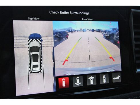 Used 2024 Chrysler Pacifica Premium image 27