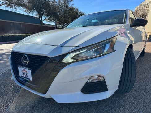 Used 2022 Nissan Altima 2.5 SR image 3