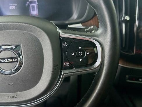 Used 2023 Volvo XC60 B5 Plus image 27