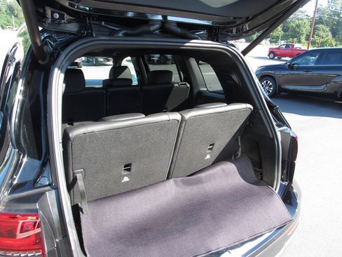 Used 2023 Mercedes-Benz GLB 250 4MATIC image 36