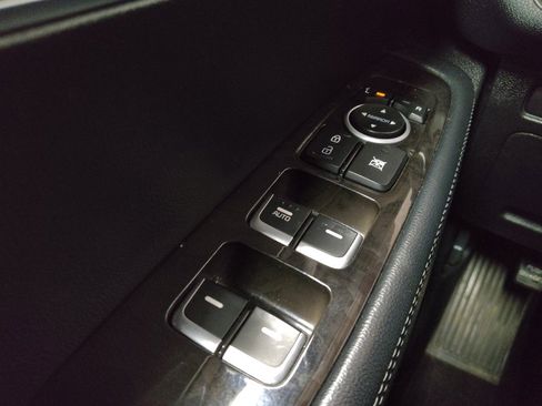 Used 2018 Kia Sorento FWD image 27