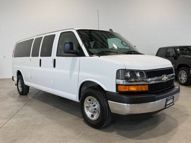 Used 2017 Chevrolet Express 3500 LT w/ LT Preferred Equipment Group RWD image 5