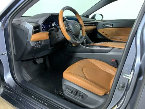 Used 2020 Toyota Avalon Limited image 31