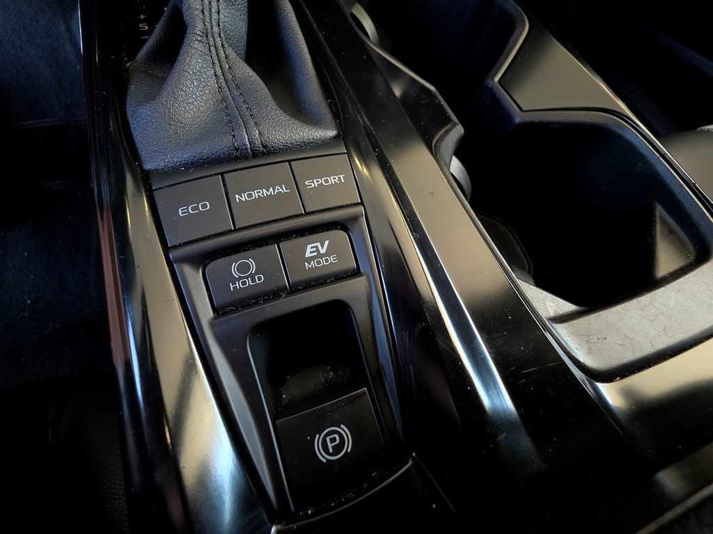 Used 2025 Toyota Camry SE FWD image 39