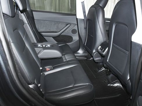 Used 2025 Tesla Model Y Long Range image 48