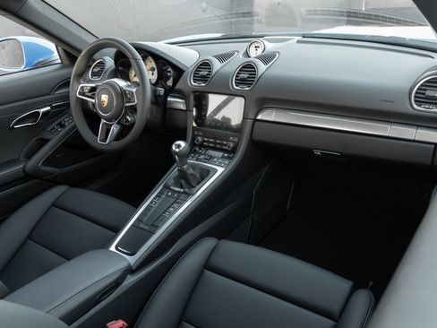 Used 2025 Porsche 718 Cayman image 13