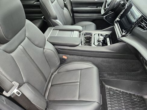 New 2026 Jeep Grand Wagoneer 4WD image 15