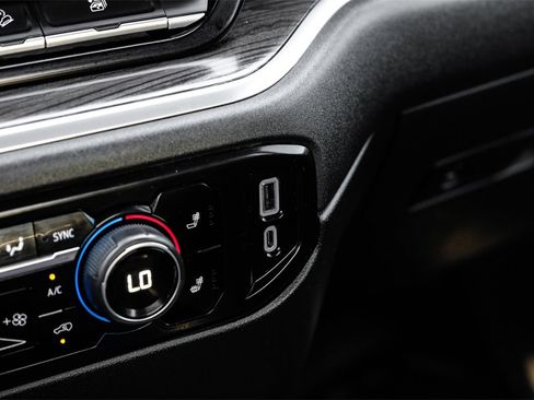 Used 2022 Chevrolet Silverado 1500 LT w/ Z71 Off-Road Package image 21