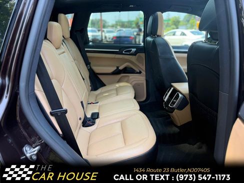 Used 2017 Porsche Cayenne AWD/4WD image 22
