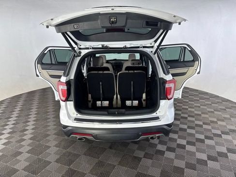 Used 2018 Ford Explorer XLT w/ Equipment Group 202A AWD/4WD image 15