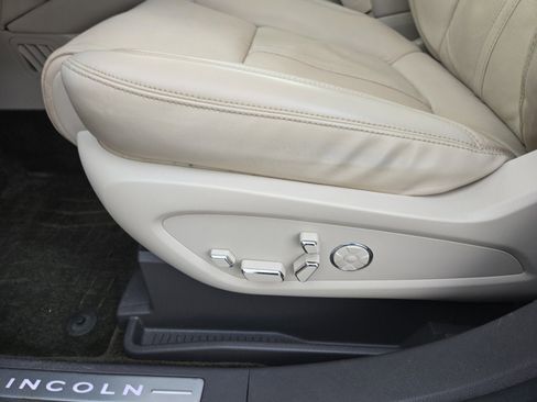 Used 2018 Lincoln MKX Reserve w/ Luxury Package image 12