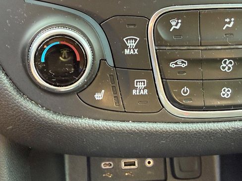 Used 2020 Chevrolet Equinox LT FWD image 23