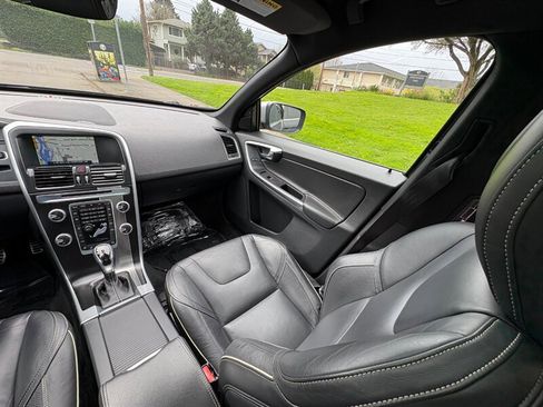 Used 2015 Volvo XC60 T6 R-Design Platinum image 19