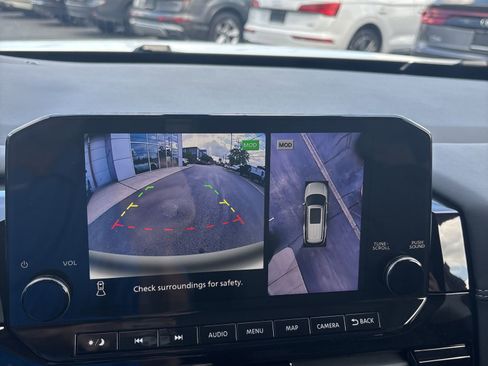 Used 2025 Nissan Pathfinder Platinum image 40