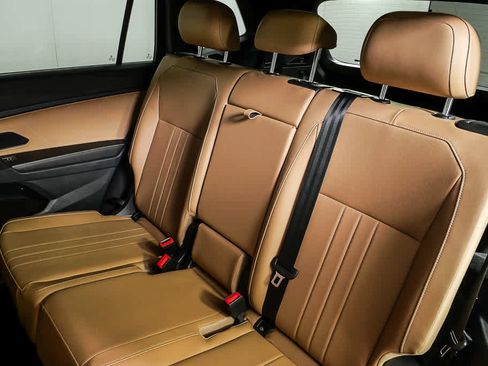 Certified 2023 Volkswagen Tiguan SE w/ Panoramic Sunroof Package image 21