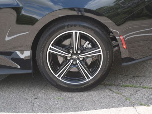 Used 2025 Ford Mustang Coupe RWD image 26