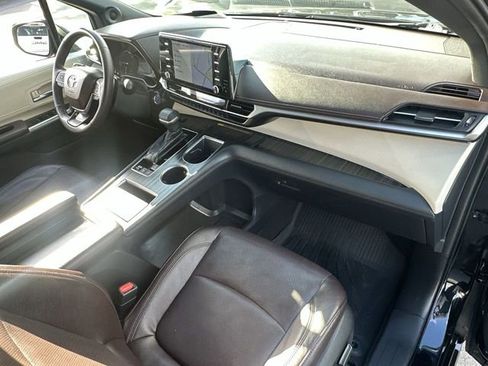 Used 2022 Toyota Sienna Platinum image 30