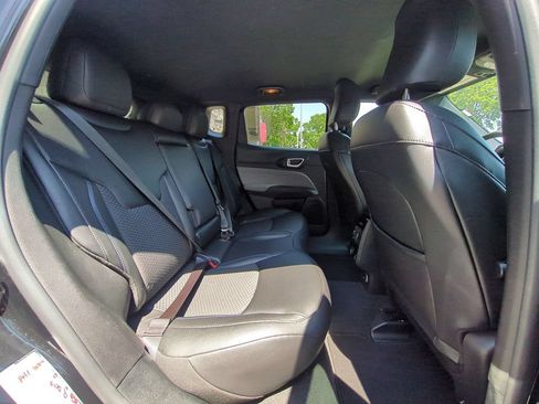 Used 2025 Jeep Compass Latitude AWD/4WD image 29