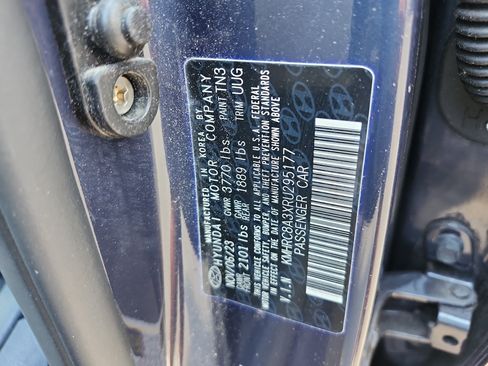 Certified 2024 Hyundai Venue Limited FWD image 27