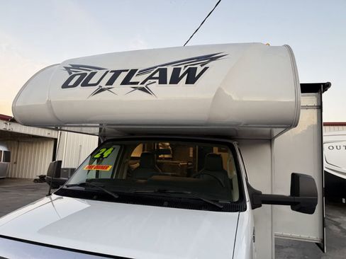 Used 2024 Ford E-450 and Econoline 450 Super Duty w/ Motorhome Prep Package image 36