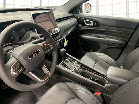 Used 2025 Jeep Compass Latitude w/ Altitude Special Edition image 24