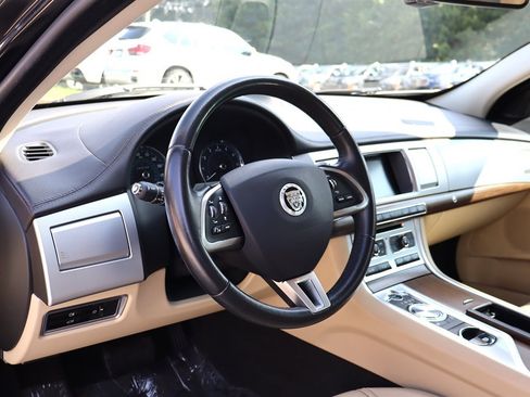 Used 2013 Jaguar XF RWD image 17