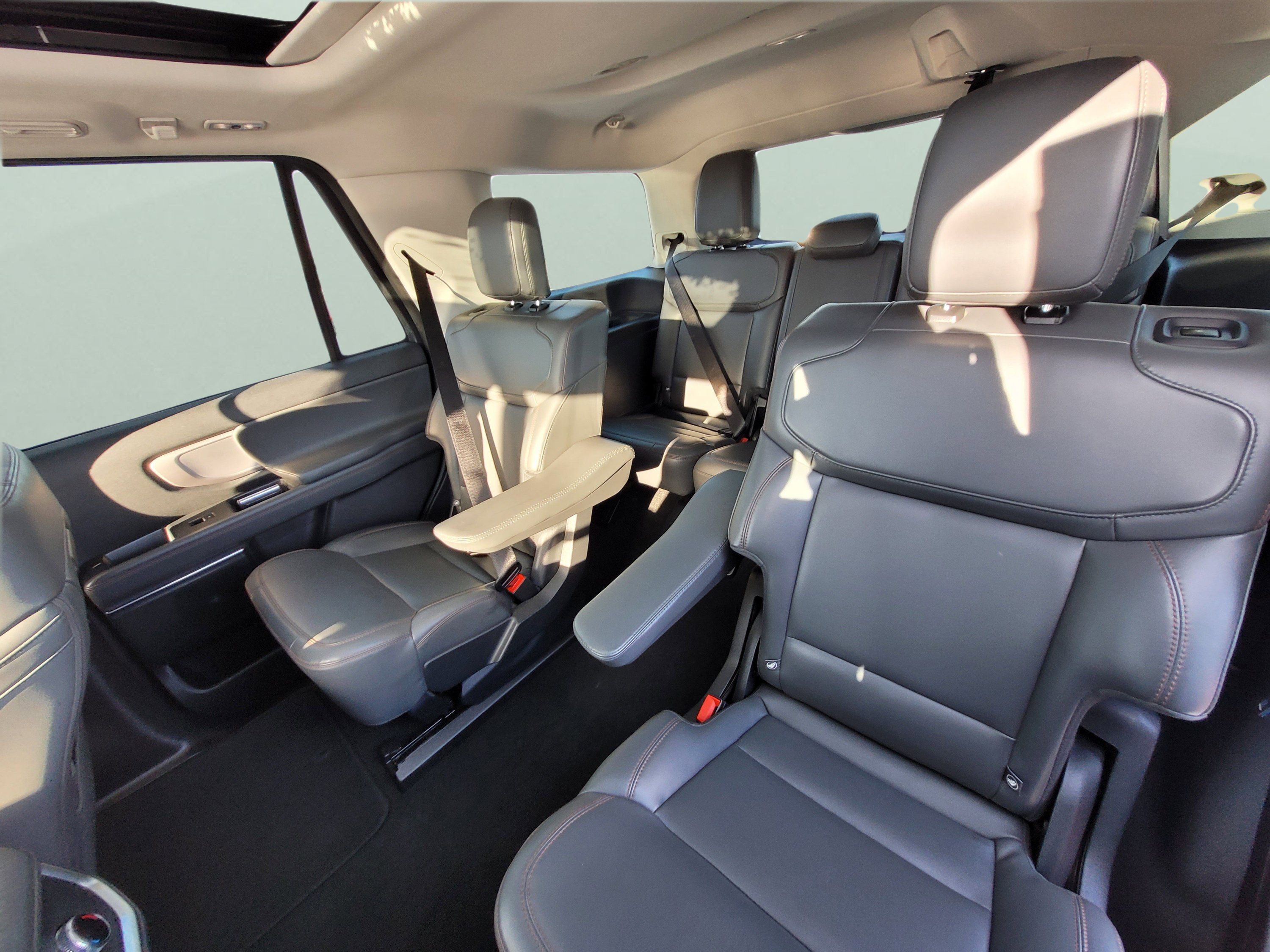 Certified 2025 Ford Expedition Active AWD/4WD image 30
