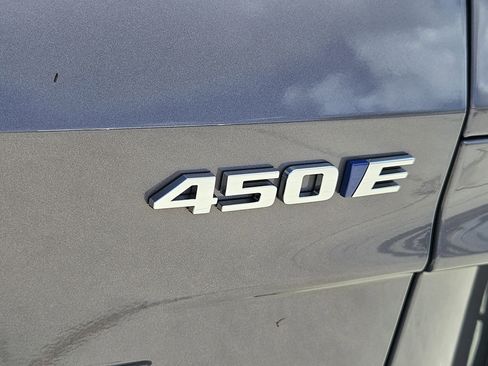 New 2025 Cadillac Lyriq Luxury image 11