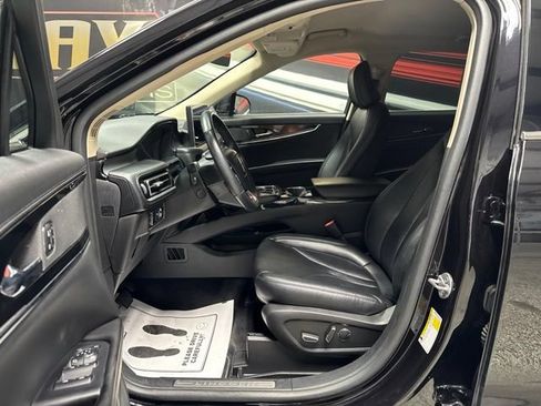 Used 2023 Lincoln Nautilus AWD w/ Premium Package image 5