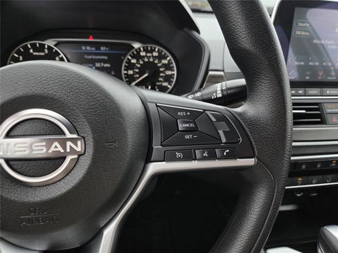 Used 2023 Nissan Altima 2.5 SV FWD image 23
