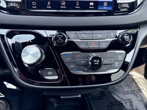 Used 2025 Chrysler Pacifica Select FWD image 22