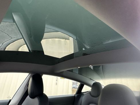 Used 2023 Tesla Model 3 Standard Range image 4