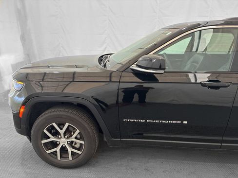 Used 2024 Jeep Grand Cherokee Limited AWD/4WD image 3