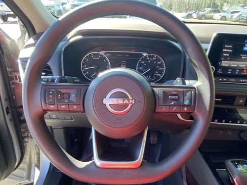 Used 2023 Nissan Rogue SV image 18