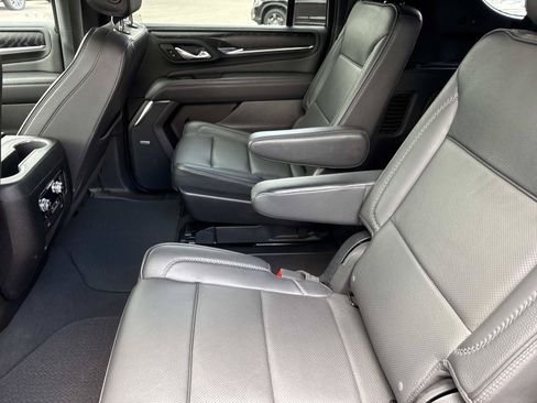 Used 2023 GMC Yukon XL Denali AWD/4WD image 32