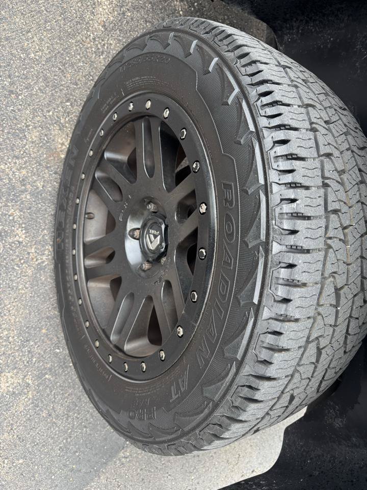 Used 2019 RAM 1500 Classic SLT w/ Black Appearance Group AWD/4WD image 8