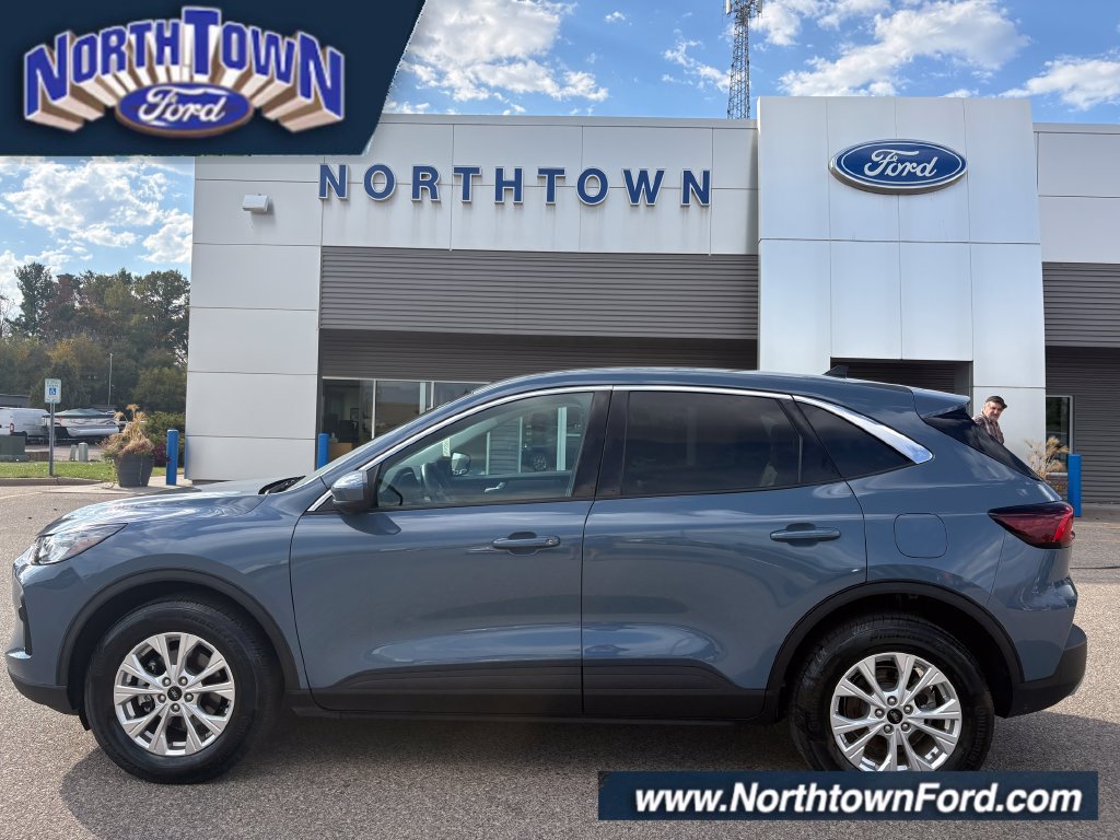 Used 2023 Ford Escape Active w/ Tech Pack #2 AWD/4WD image 1