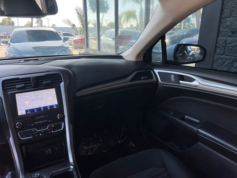 Used 2020 Ford Fusion SE FWD image 18