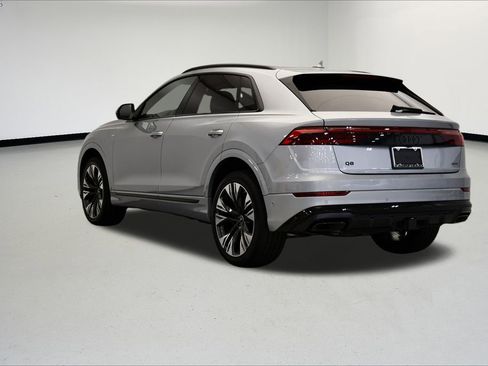 Used 2025 Audi Q8 Premium Plus image 3