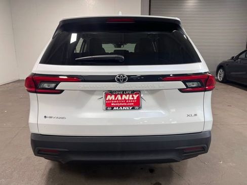 Used 2024 Toyota Grand Highlander XLE image 4