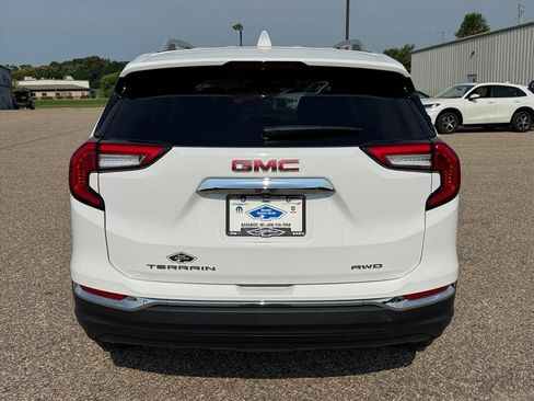Used 2024 GMC Terrain SLT AWD/4WD image 3