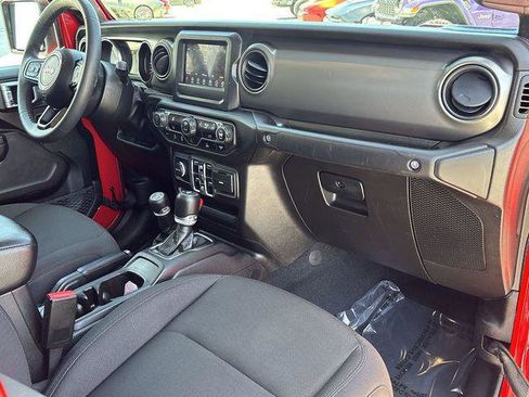 Certified 2023 Jeep Gladiator Sport AWD/4WD image 13